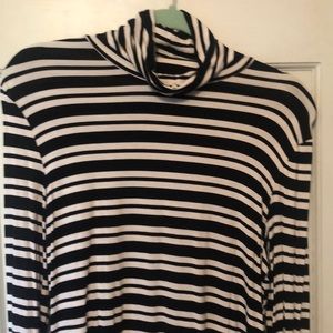 Old Navy Luxe Black/White Striped Turtleneck Size Large